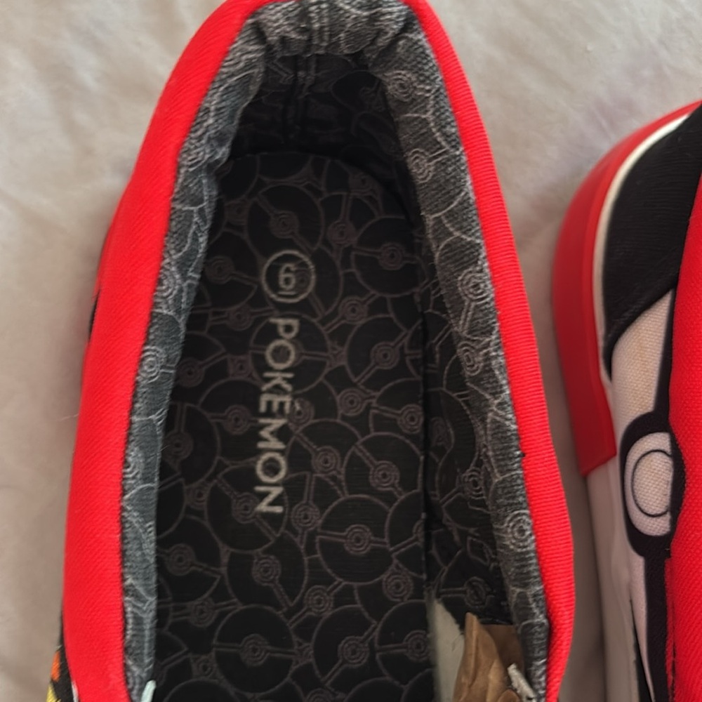 Pokemon Kids GROUNDUP Slip-On Shoes - Red and Multicolor big kids 6 - Picture 2 of 8